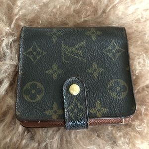 Authentic Louis Vuitton Zip Wallet